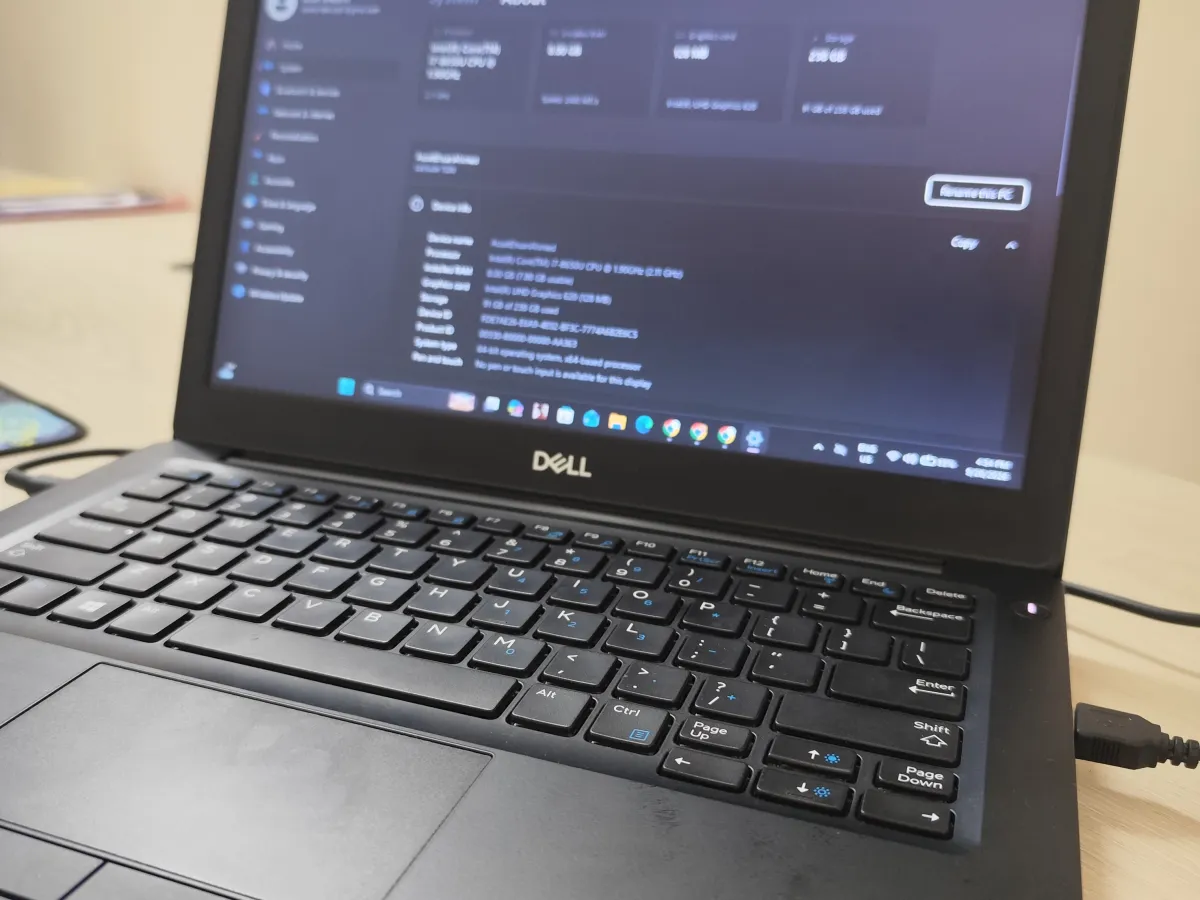 Dell Laptop 7290 (Intel Core i7 8th Gen / 8GB RAM / 256GB SSD)